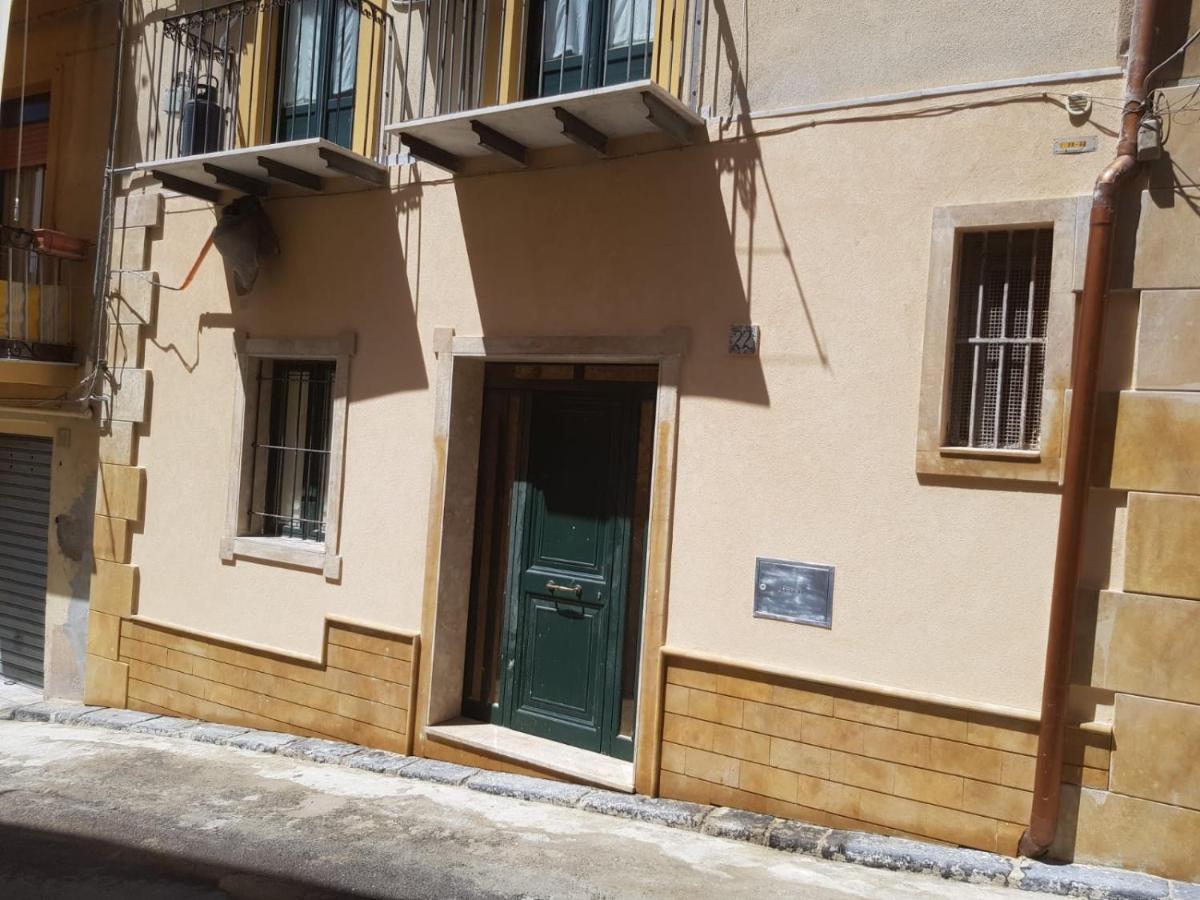 Casa Vacanze, In Centro Citta Caltanissetta Eksteriør billede